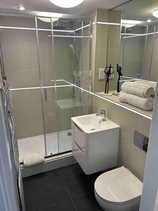 إدنبرة Timber Bush Apartments 0*,