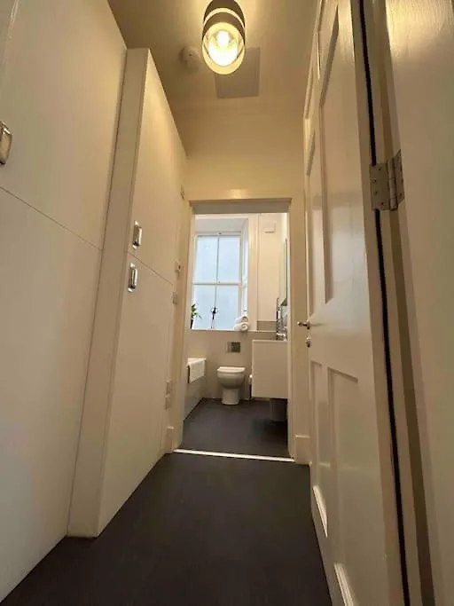إدنبرة Timber Bush Apartments