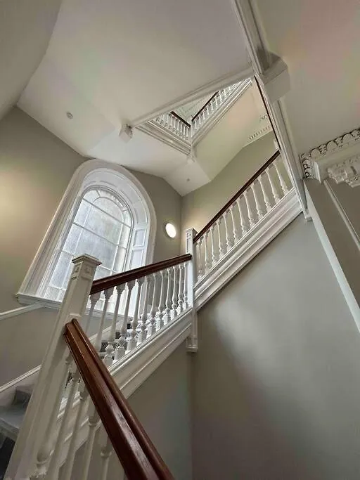 إدنبرة Timber Bush Apartments