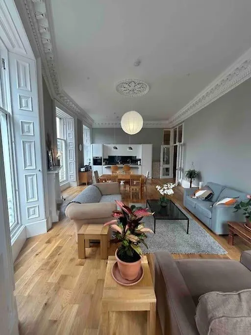 إدنبرة Timber Bush Apartments